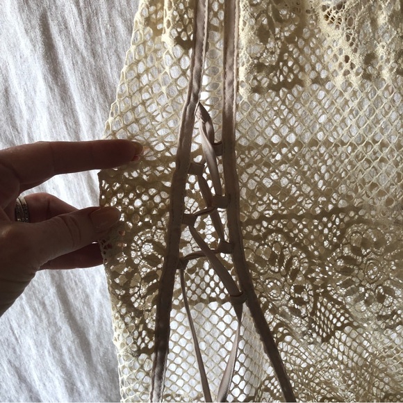 PILYQ mesh cream crochet cover up. Adjustable sides and tassels size S/M - Picture 3 of 9